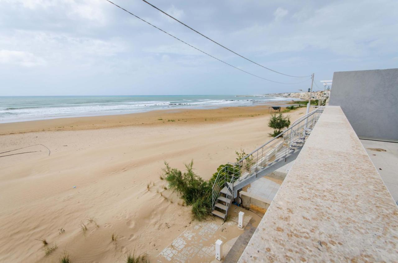 Arisa -Terrazza Privata 60 Mq Sulla Spiaggia Donnalucata  Buitenkant foto